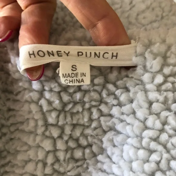 Honey Punch jean jacket with Sherpa interior size S - Picture 7 of 9